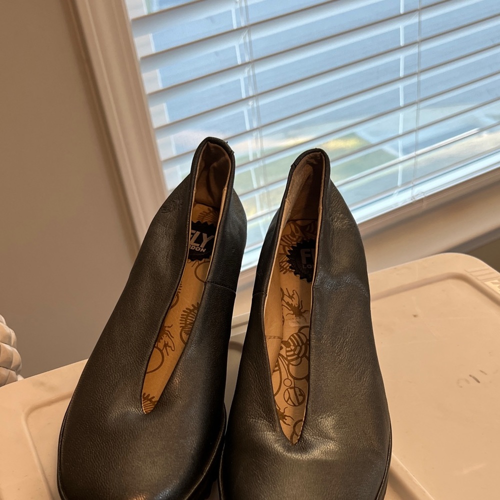 Fly London Black Women's Flats
